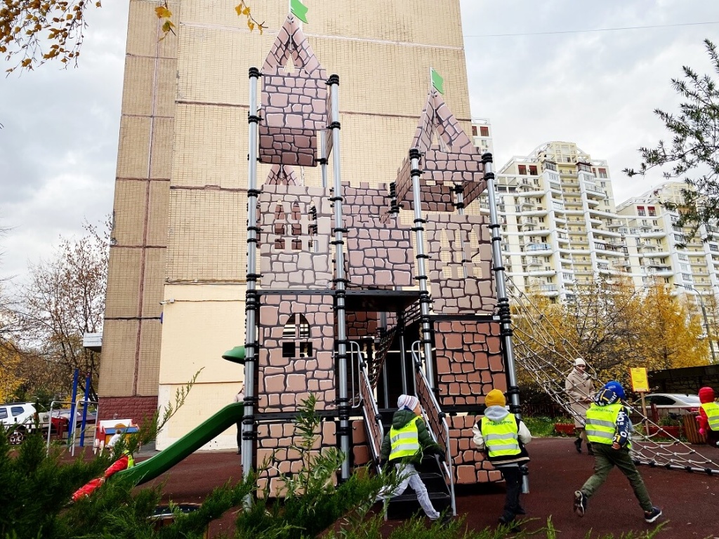 Новый детский городок «Замок Иф» ждет своих «узников» на улице Улофа Пальме